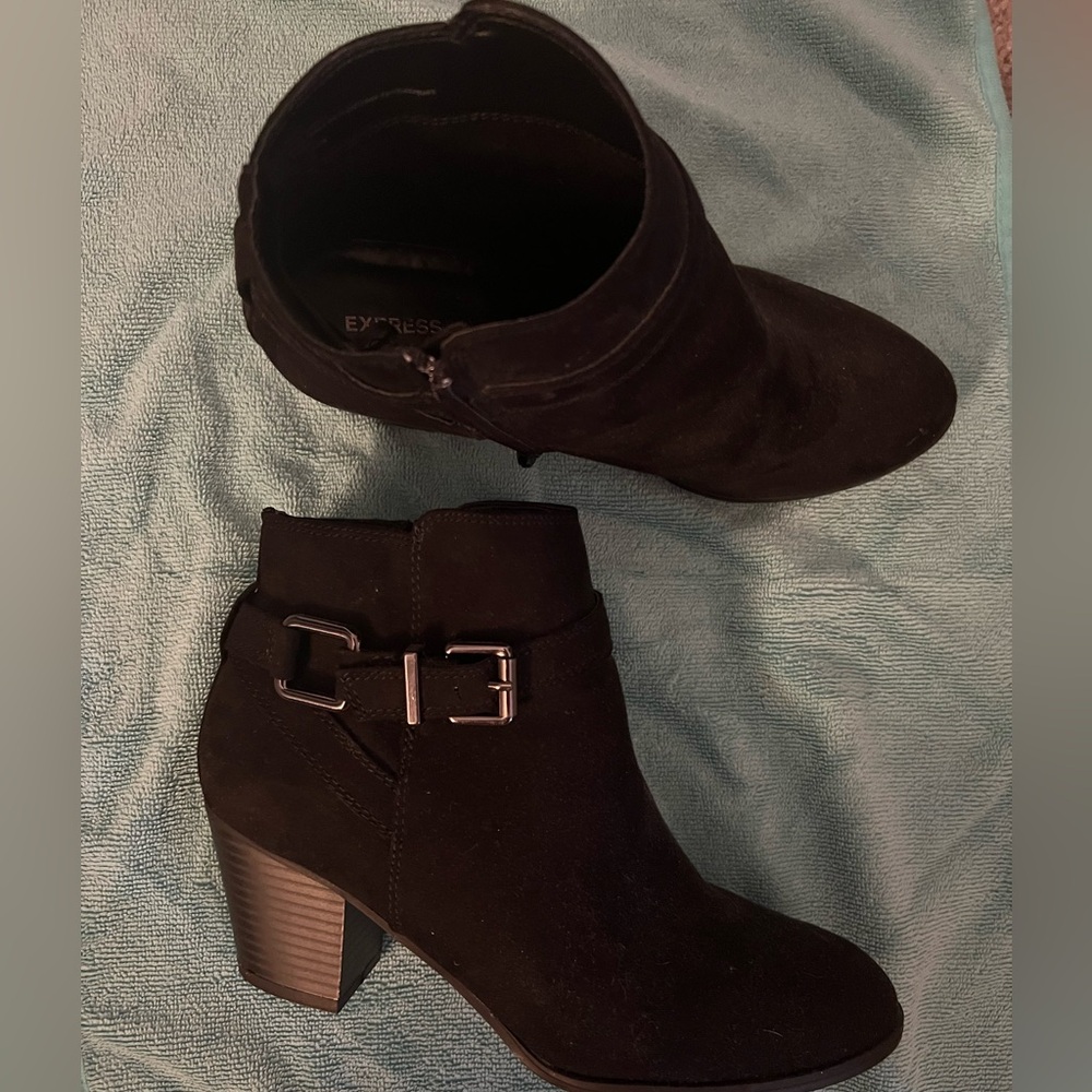 Express size 8 black booties